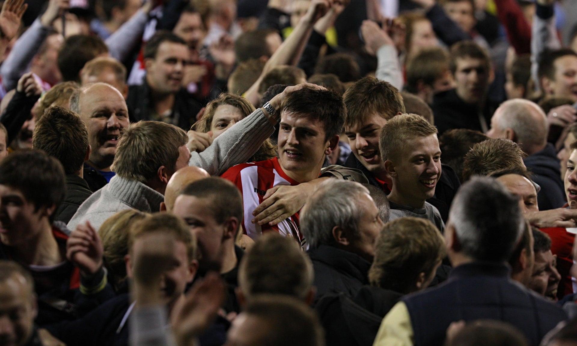 球迷翹首以 球迷翹首以